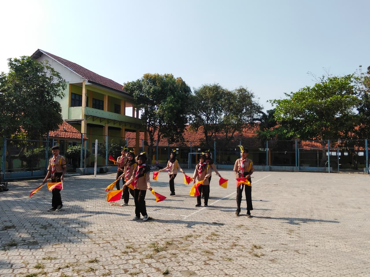 "Di Bawah Langit, Kita Belajar Mandiri."