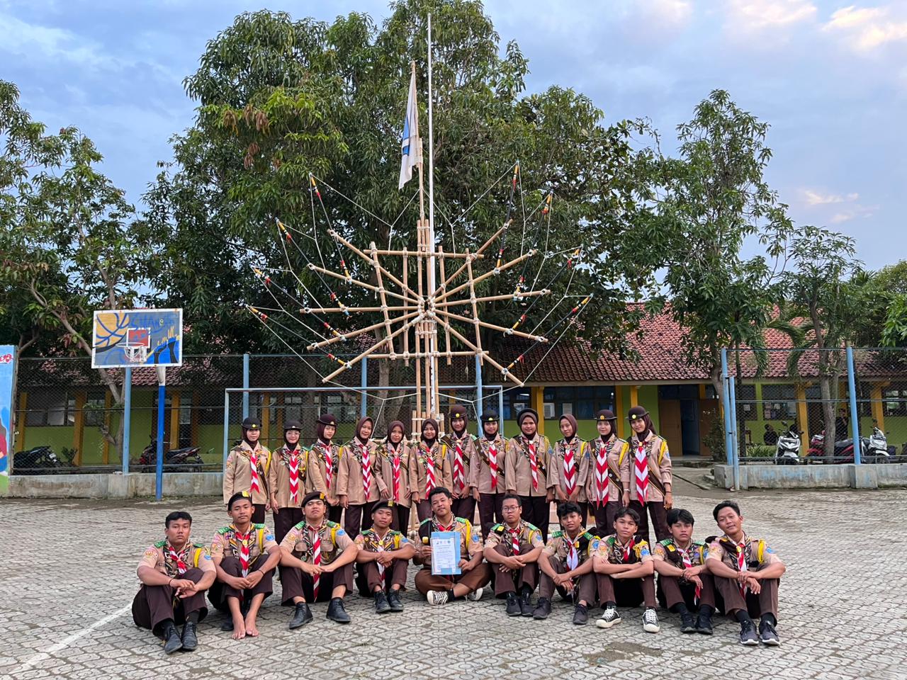 Pramuka di SMAN 1 Terisi bukan sekadar kegiatan baris-berbaris atau tali-temali. Ini adalah kawah candradimuka bagi para penggalang dan penegak untuk belajar bertahan hidup, memimpin, dan mencintai alam. Di lapangan ini, setiap tantangan adalah cara kami membentuk pribadi yang tangguh.